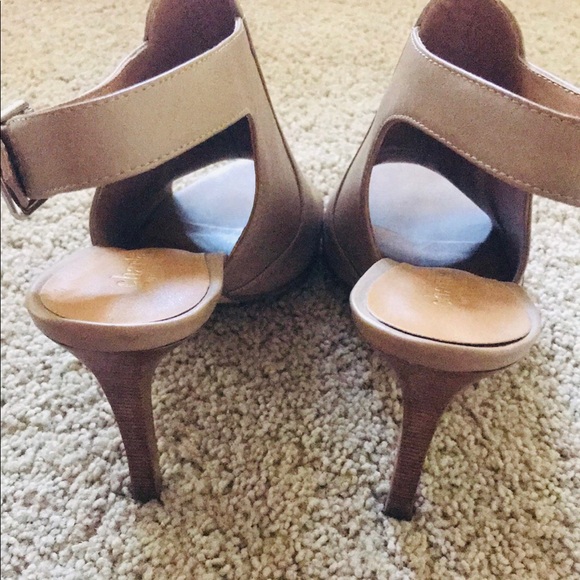 Charles David Sling back 3” beige heels! - Picture 2 of 4